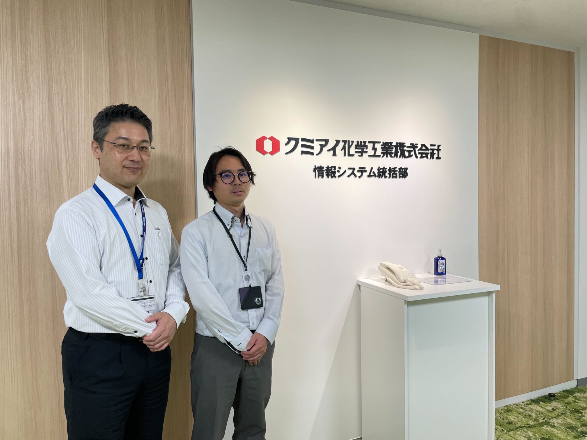 オフィスでの作業を写した導入事例イメージ